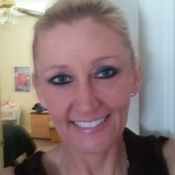 Profile Picture of Tanya Alvarez (@tanyaalvarez985) on Poshmark