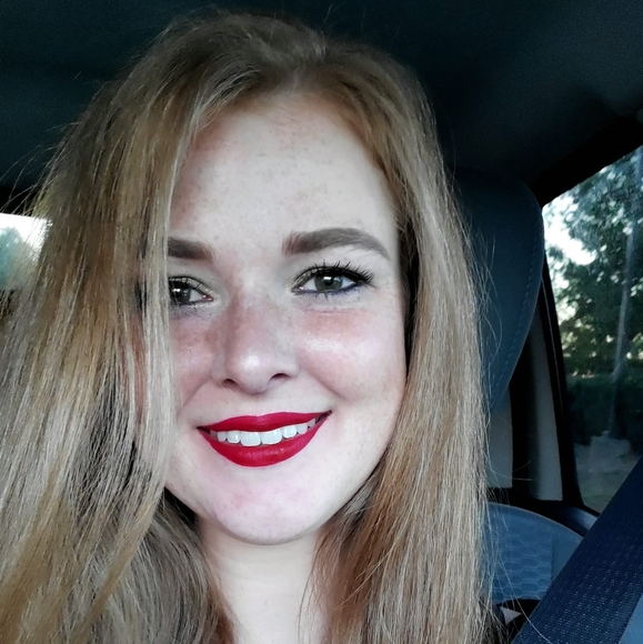 Profile Picture of Monika Chavez (@monikat87) on Poshmark