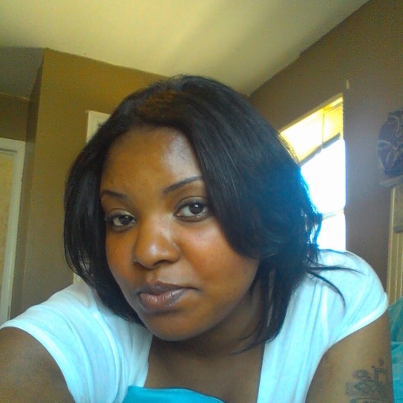 Profile Picture of Veronica Bryan (@sweet_vee) on Poshmark