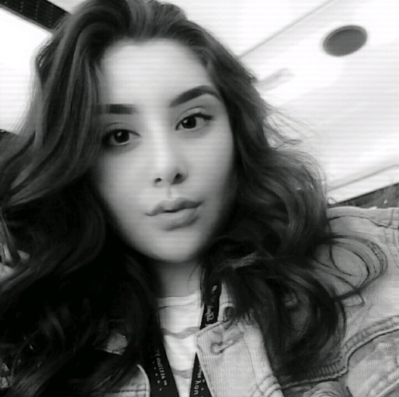 Profile Picture of Alexis Avendano (@aavendano202) on Poshmark