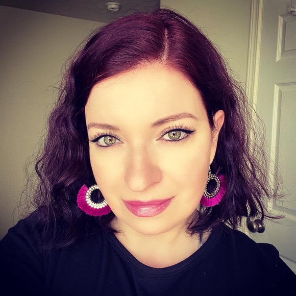 Profile Picture of Danielle Jorgensen (@daniejorgie) on Poshmark