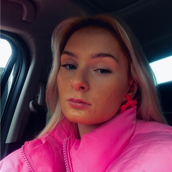 Profile Picture of Emmalee Gradler (@emmalee_gradler) on Poshmark