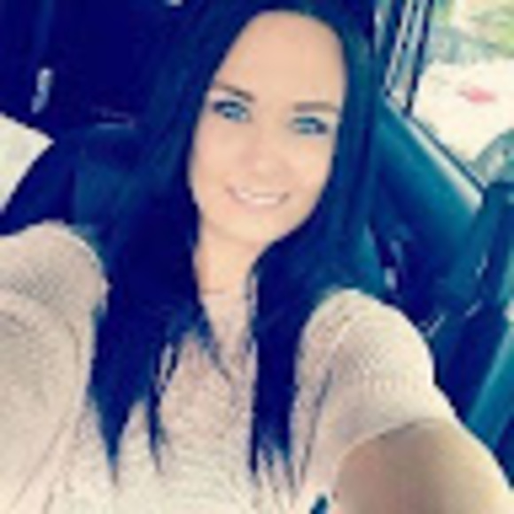 Profile Picture of Dena Fisher (@denafisher81) on Poshmark