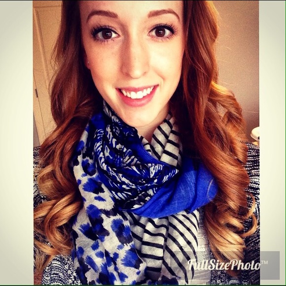 Profile Picture of Alexa Bates (@alexabates) on Poshmark