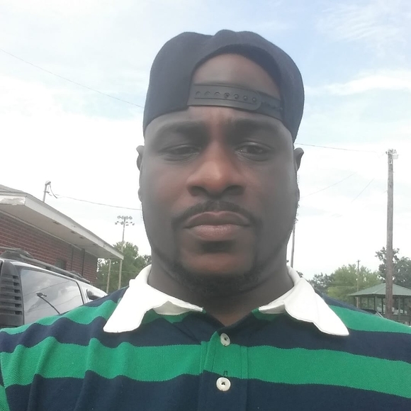 Profile Picture of Shawn Jefferson (@shawnjefferson) on Poshmark