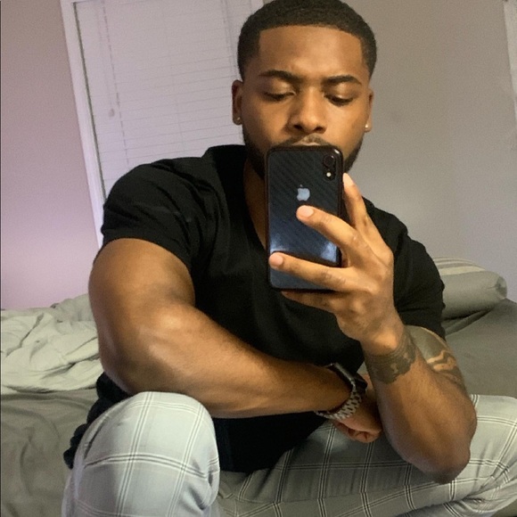 Profile Picture of Ian Salter (@ianmikal13) on Poshmark