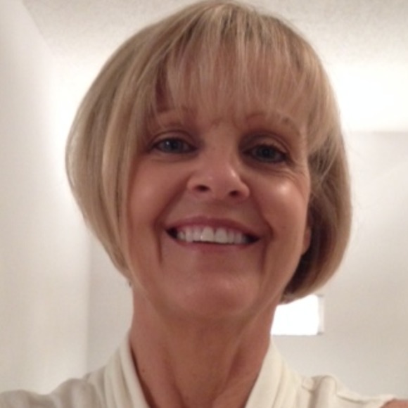 Profile Picture of Sue Schenker (@sschenker1) on Poshmark