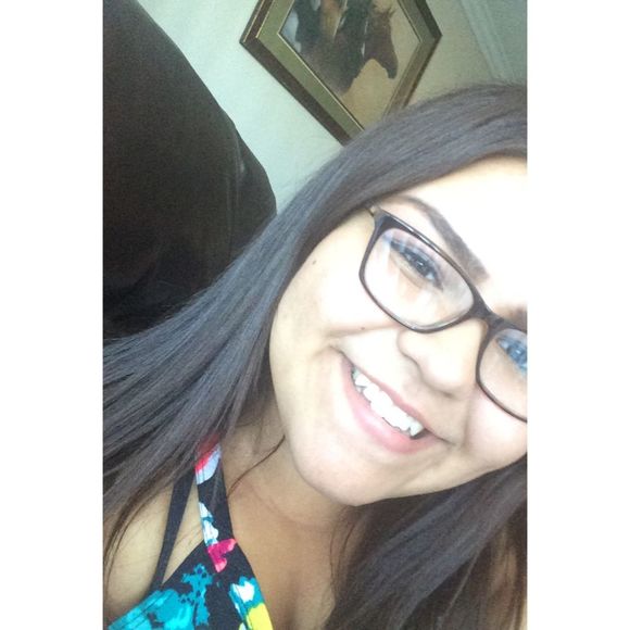 Profile Picture of Flora Ashback (@floraashback) on Poshmark