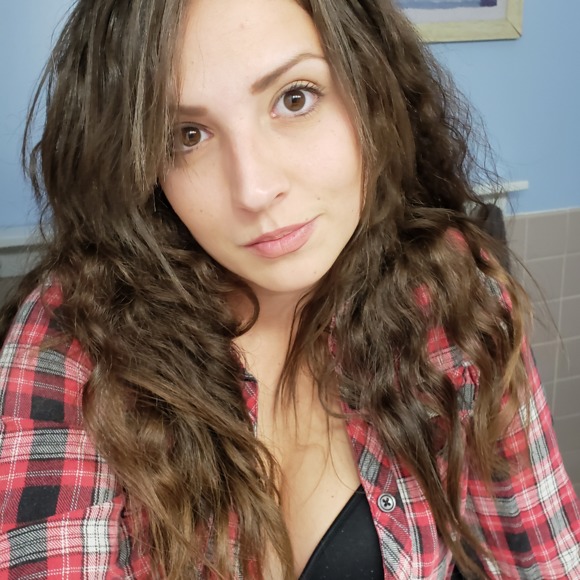 Profile Picture of Danielle Pompilio (@maamdanielle) on Poshmark