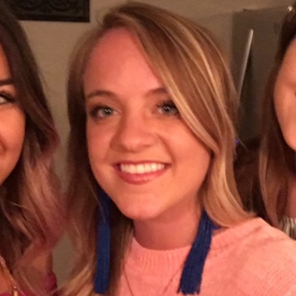 Profile Picture of Michaela Manning (@michbmann) on Poshmark