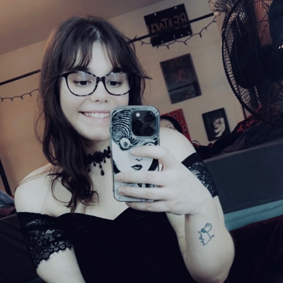 Profile Picture of Kylie Ricketts (@kylie_ricketts) on Poshmark