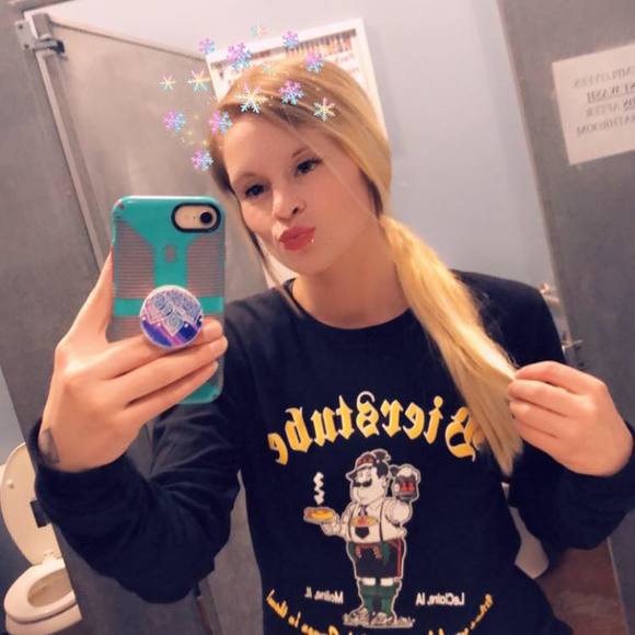 Profile Picture of Brianna Wooten (@briwooten__) on Poshmark