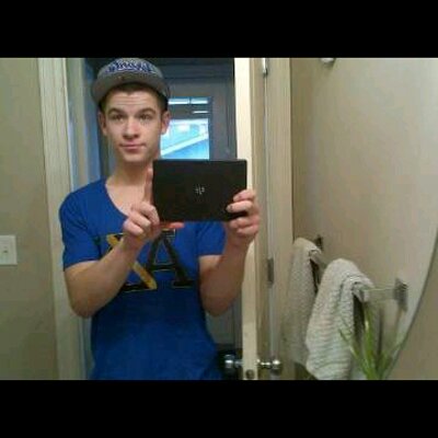Profile Picture of Corey Goulet (@TinyJohnedCorey) on Twitter