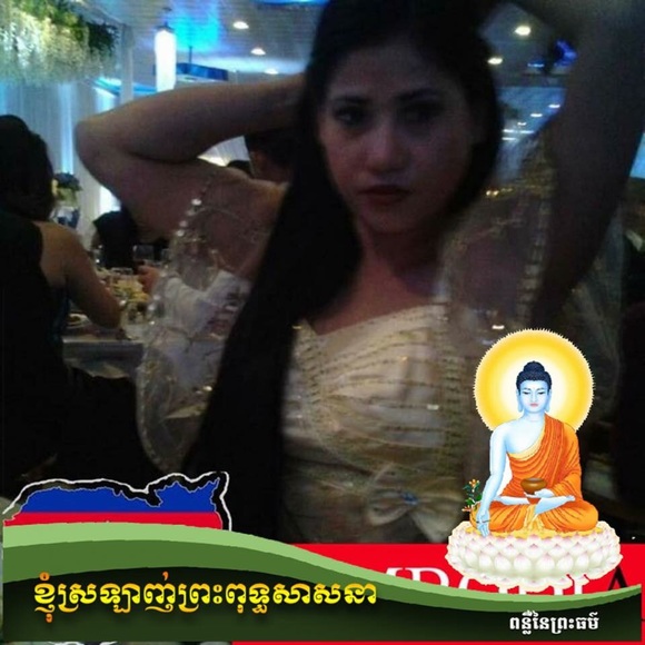 Profile Picture of Roeunsy Norodom (@roeunsynorodom) on Poshmark