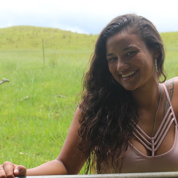 Profile Picture of Cianni Kekahuna (@cianni_kekahuna) on Poshmark