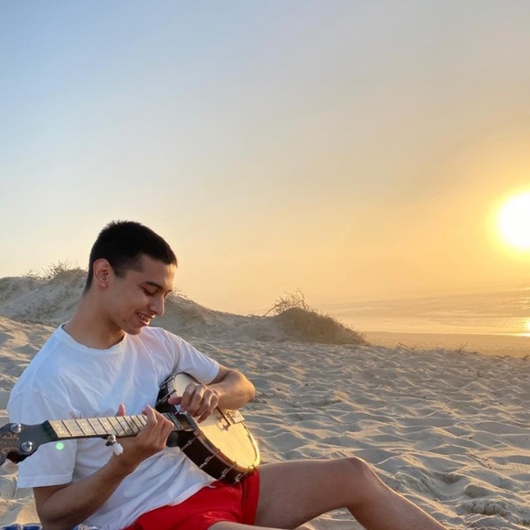 Profile Picture of Andrew Lazos (@andrewlazos) on Poshmark