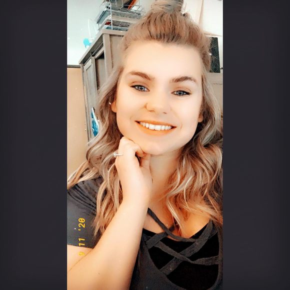 Profile Picture of Daphne Ruley (@daphn_nicole) on Poshmark
