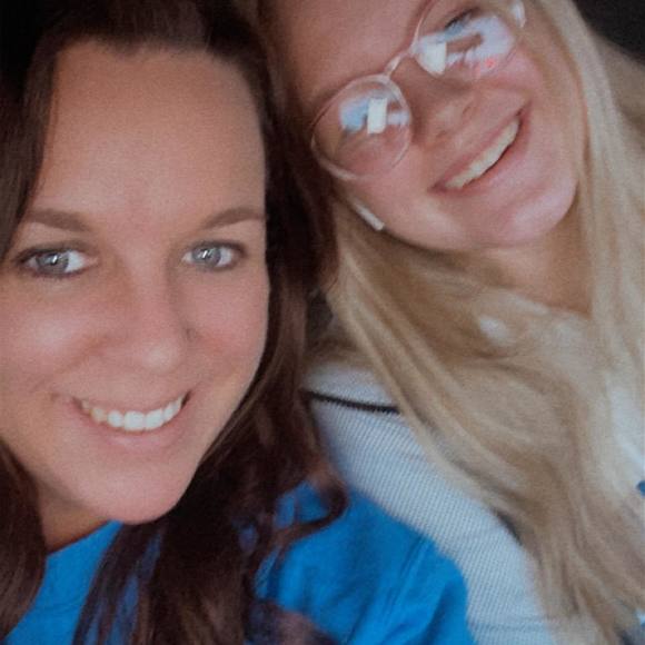 Lori Brugh - Poshmark Profile Picture of Lori Brugh (@lbrugh52) on Poshmark