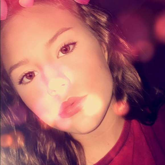 Profile Picture of Mikayla Gomulinski (@_mikayla_g) on Poshmark
