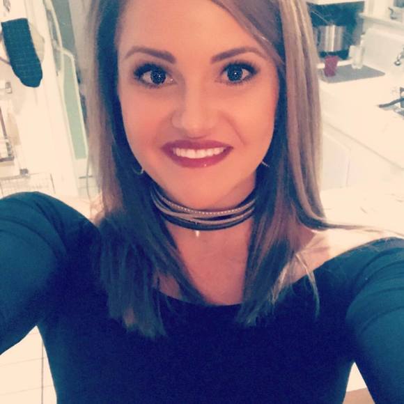 Lindsey Tufty - Poshmark Profile Picture of Lindsey Tufty (@ltufty) on Poshmark