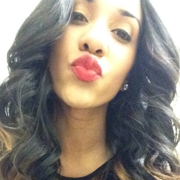 Profile Picture of Marioly Perez (@mariolyp) on Poshmark