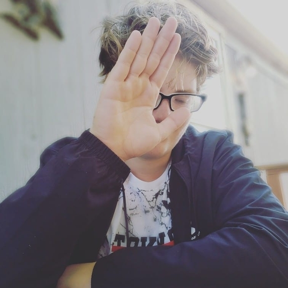 Profile Picture of Sean Dillard (@dillardsean222) on Poshmark