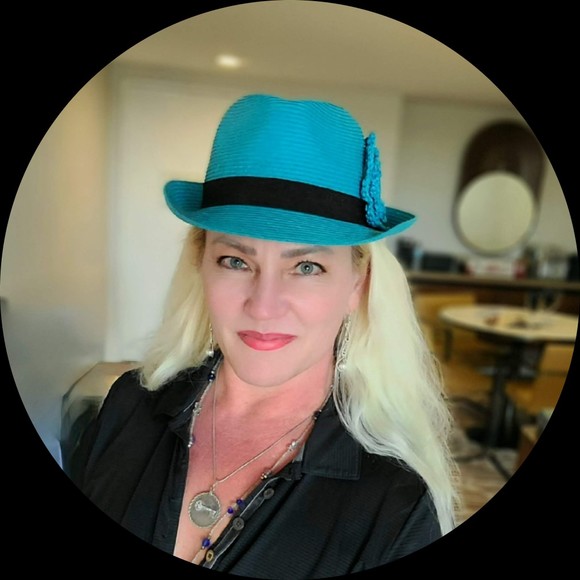 Profile Picture of Stephanie lou Haymond (@1kappa) on Poshmark