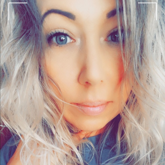 Profile Picture of Stacey Wesson (@slwesson) on Poshmark