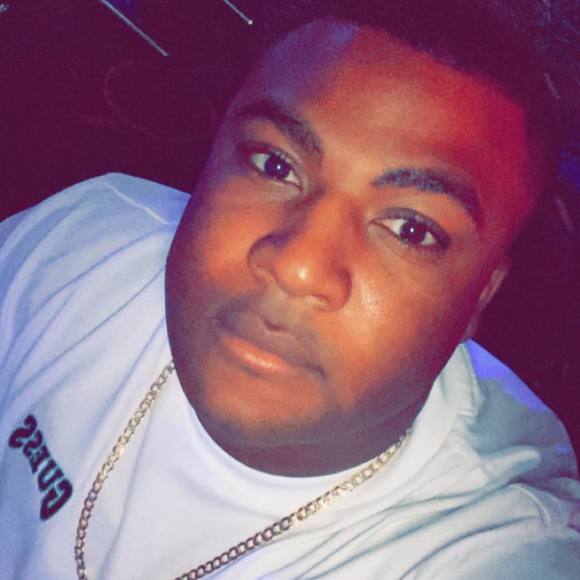 Profile Picture of Devin Pearson (@pdiddy803) on Poshmark