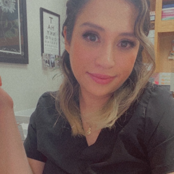 Profile Picture of Mara Scott (@maraescott) on Poshmark