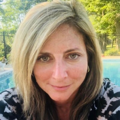 Profile Picture of Julie Somberg (@JulieSomberg) on Twitter