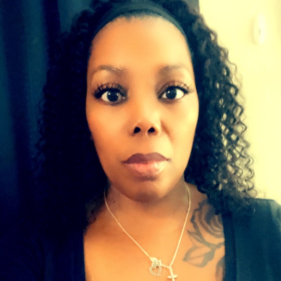 Profile Picture of Kamakia M (@kamakia) on Poshmark