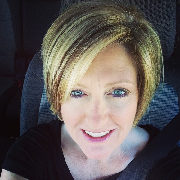 Profile Picture of Mindy Cain (@cainmind) on Poshmark