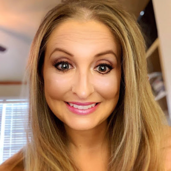 Profile Picture of Kellye Phillips (@kellyephilli442) on Poshmark