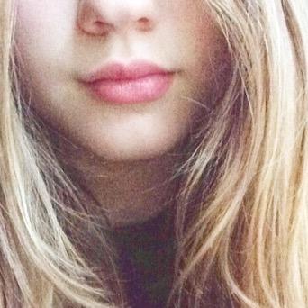 Profile Picture of Renee Bloom (@officialreneeb) on Twitter