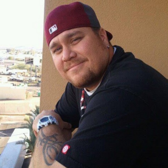 Profile Picture of Jason Batts (@batts2001) on Poshmark