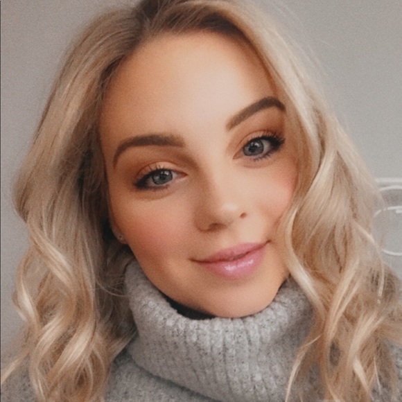 Profile Picture of Maddy Hanekamp (@maddyhanekamp) on Poshmark