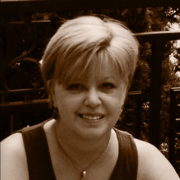 Profile Picture of Debbie Edmonds (@dedmonds12) on Poshmark