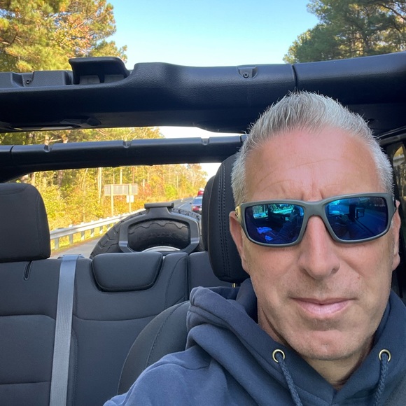 Profile Picture of Jason Goozh (@jgoozh) on Poshmark