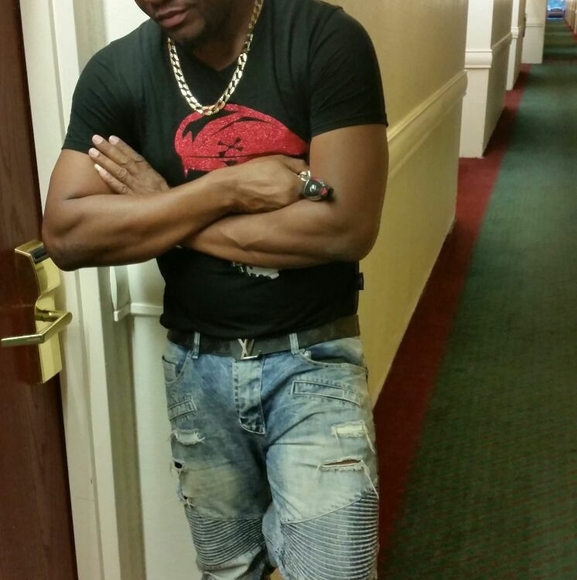 Diderot Francois - Poshmark Profile Picture of Diderot Francois (@diderot1) on Poshmark