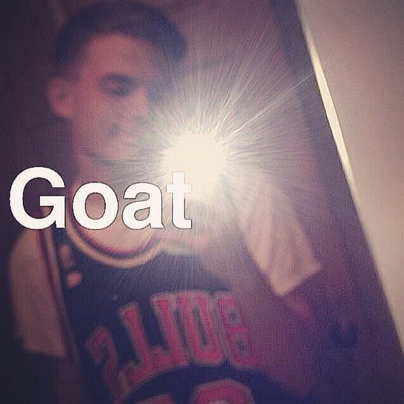 Joey Holloway - Poshmark Profile Picture of Joey Holloway (@joeyhollowa) on Poshmark