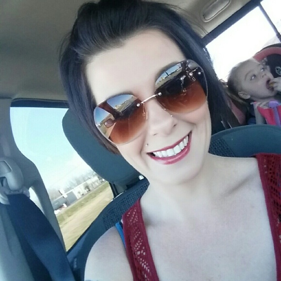 Profile Picture of Jilliann Kizer (@jilliann08) on Poshmark