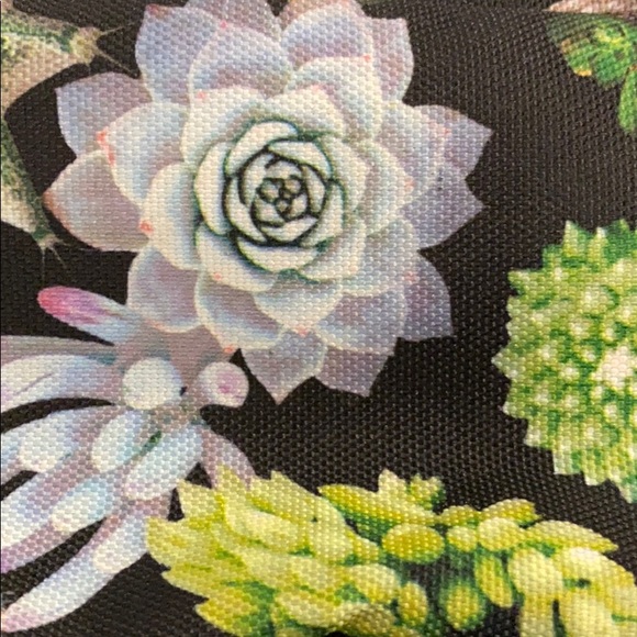 Profile Picture of Jo Santos (@jofelon) on Poshmark