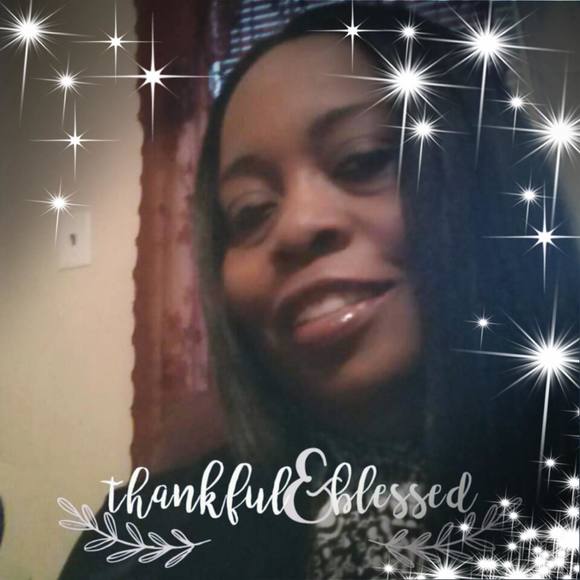 Profile Picture of Evelyn Oliver (@oliverevelyn66) on Poshmark