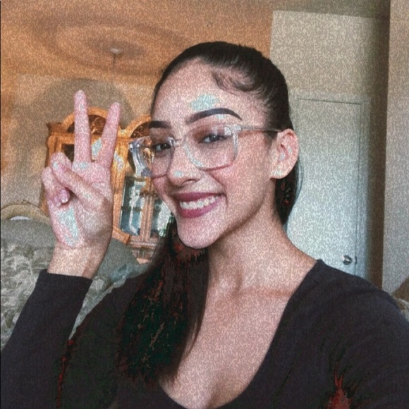 Profile Picture of Maria Cano (@canotmaria) on Poshmark