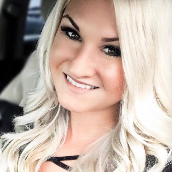 Profile Picture of Heather Hanawalt (@hanawalt21) on Poshmark