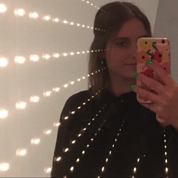 Profile Picture of Zoe Mazlin (@zoemazlin) on Poshmark