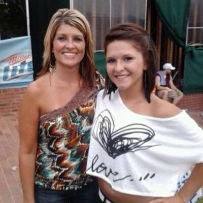 Profile Picture of Bobbie Lowe (@bobbielowe) on Twitter