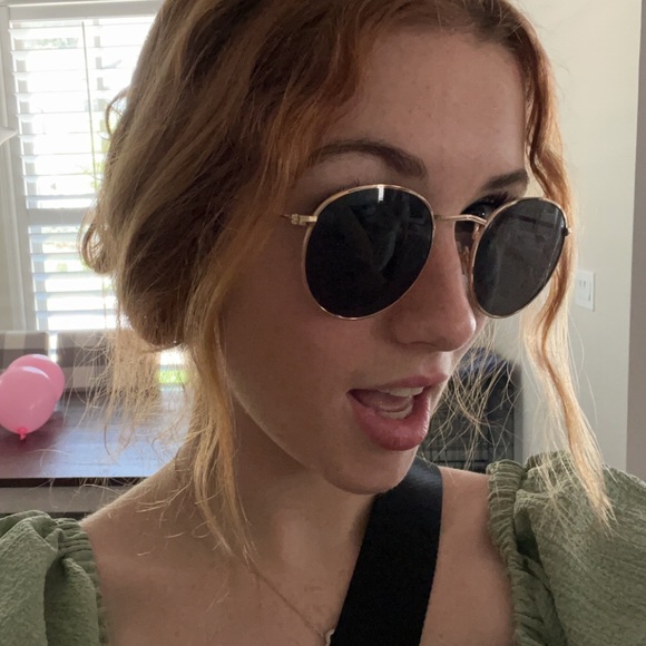 Profile Picture of Isabelle Wiggs (@isabelle_wiggs) on Poshmark