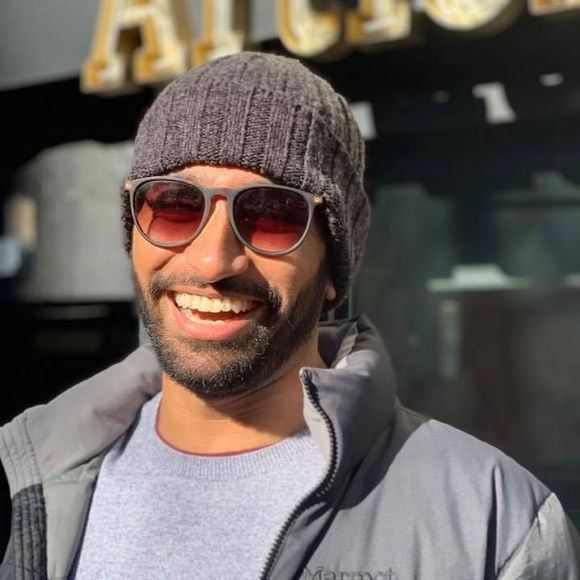 Profile Picture of Naveen Chandran (@navscene) on Poshmark